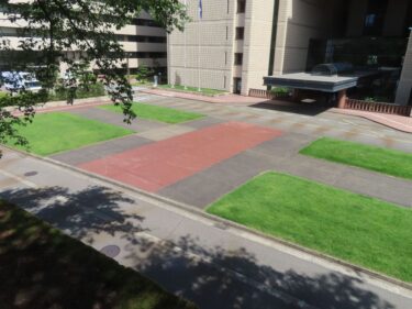 県庁前広場が石畳風に改修します　2022.6