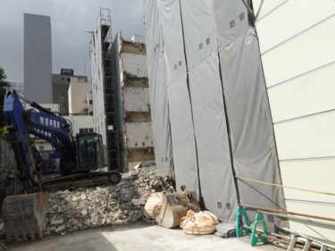 【ドーミー福井大手建設の様子5】(2025.8上)建物解体②